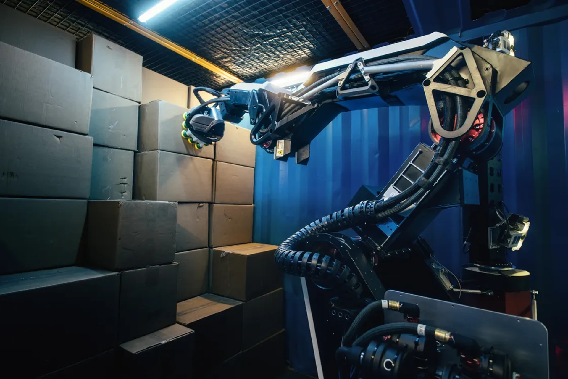 BOSTONDYNAMICS_STRETCH_CONTAINER_Credit_to_Boston_Dynamics