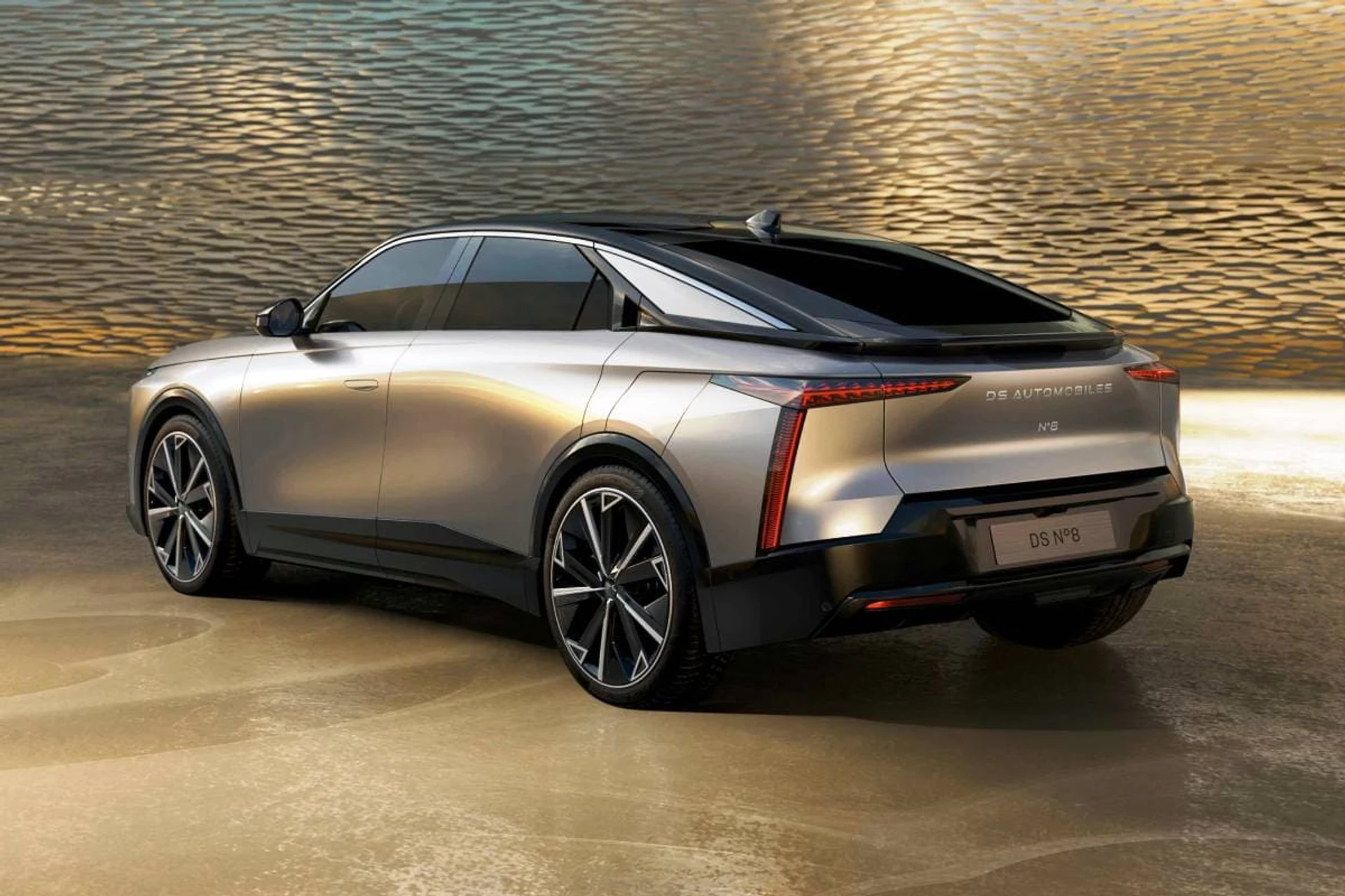 DS №8 rear