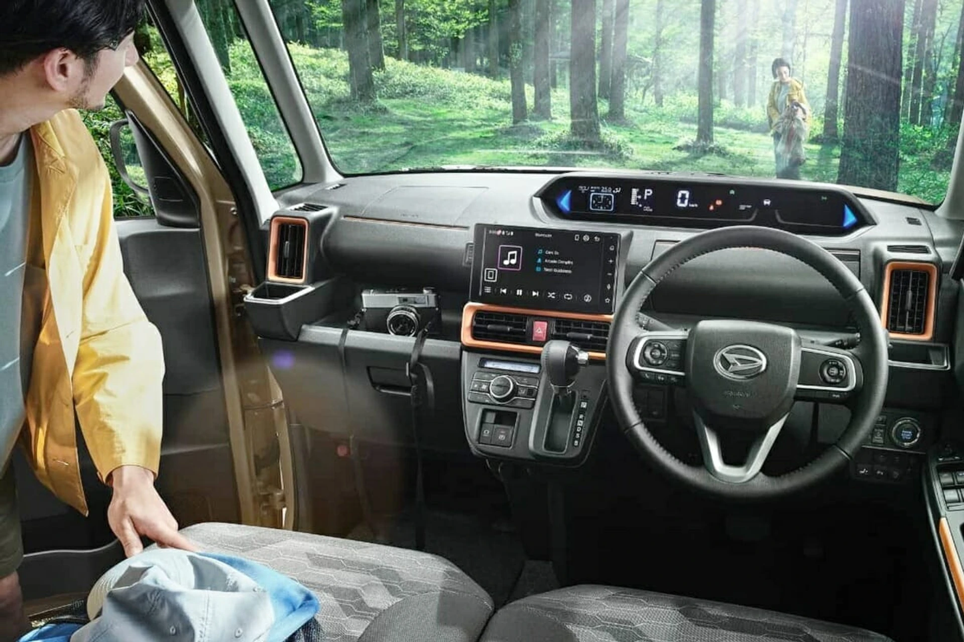 Daihatsu Tanto FunCross inter