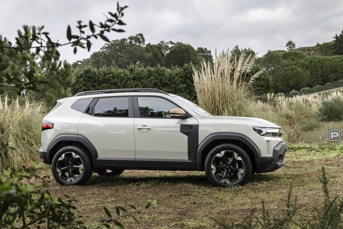 Dacia Duster side