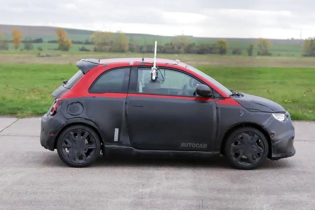 FIAT 500e Abarth side