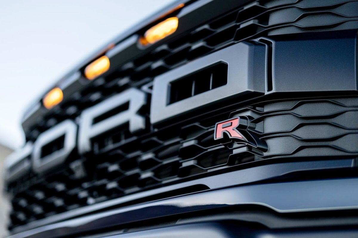 Ford F-150 Raptor R 10