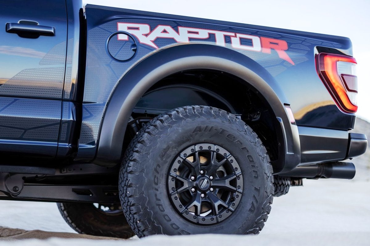 Ford F-150 Raptor R 8