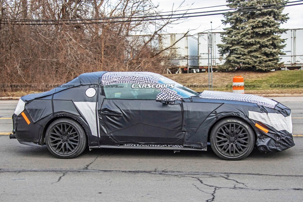 Ford Mustang GT 3