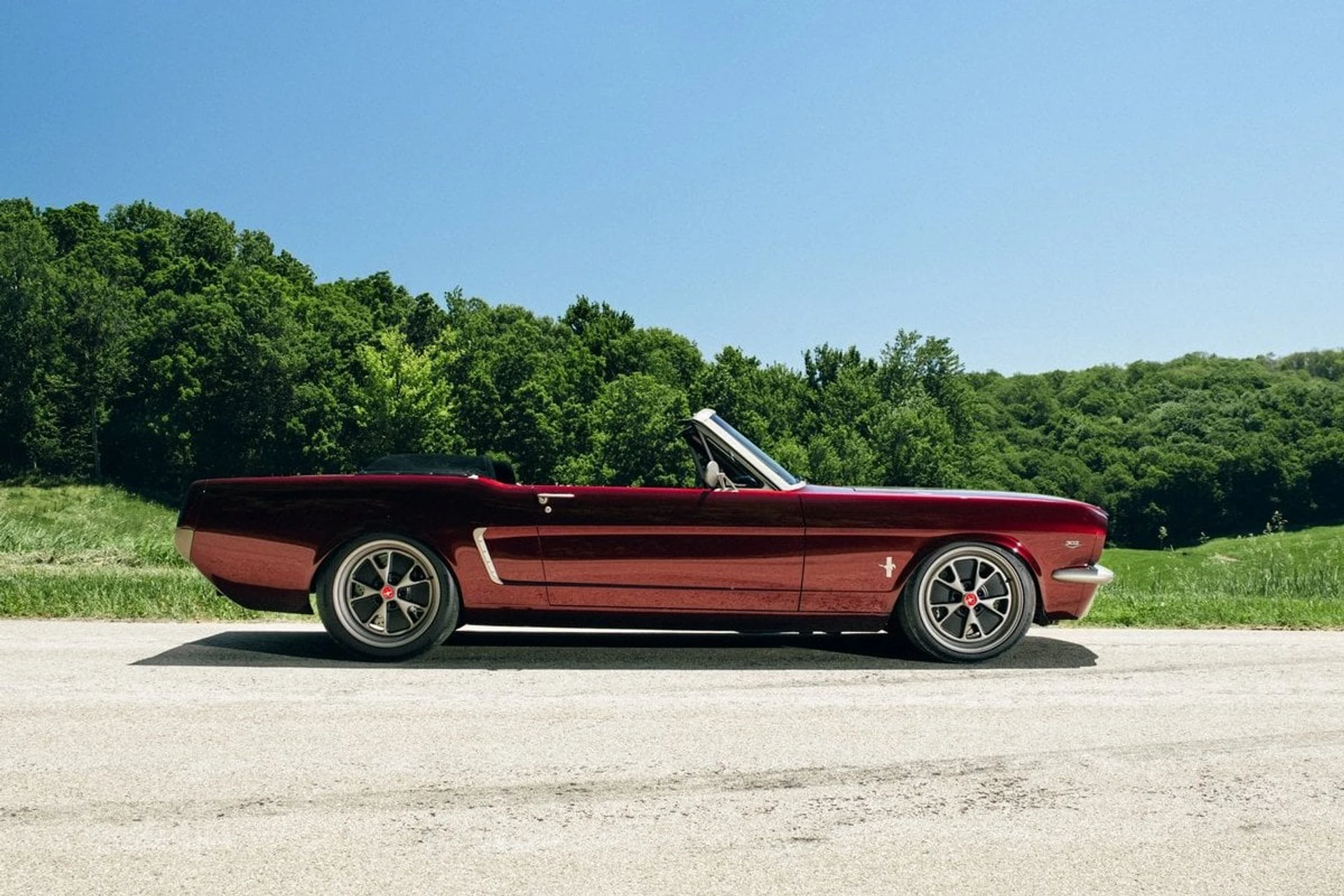 Ford Mustang CAGED