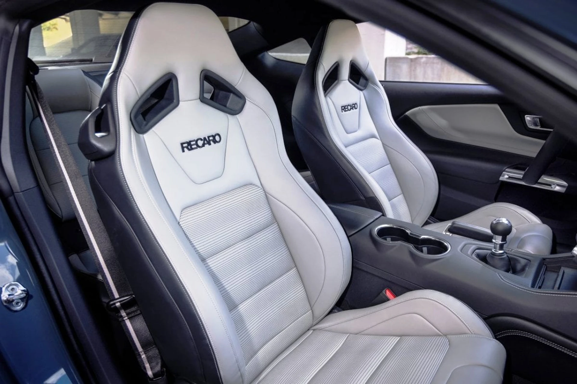 Ford Mustang 6
