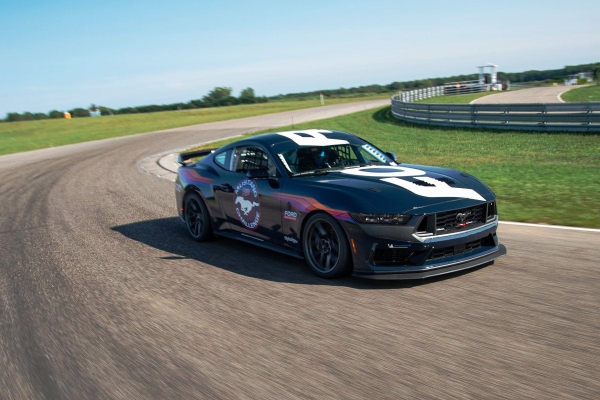 Ford Mustang Dark Horse R 2024