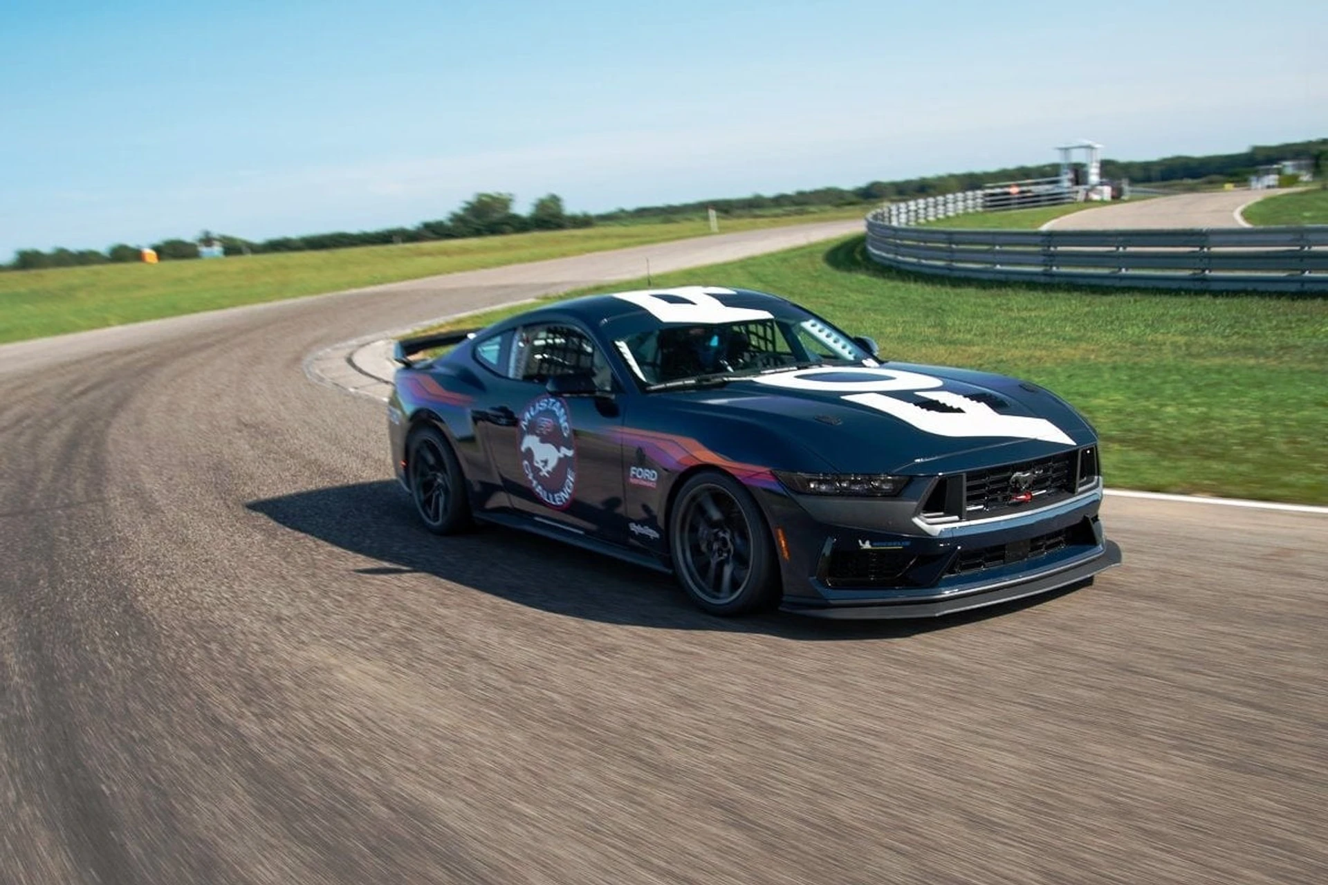 Ford Mustang Dark Horse R 2024