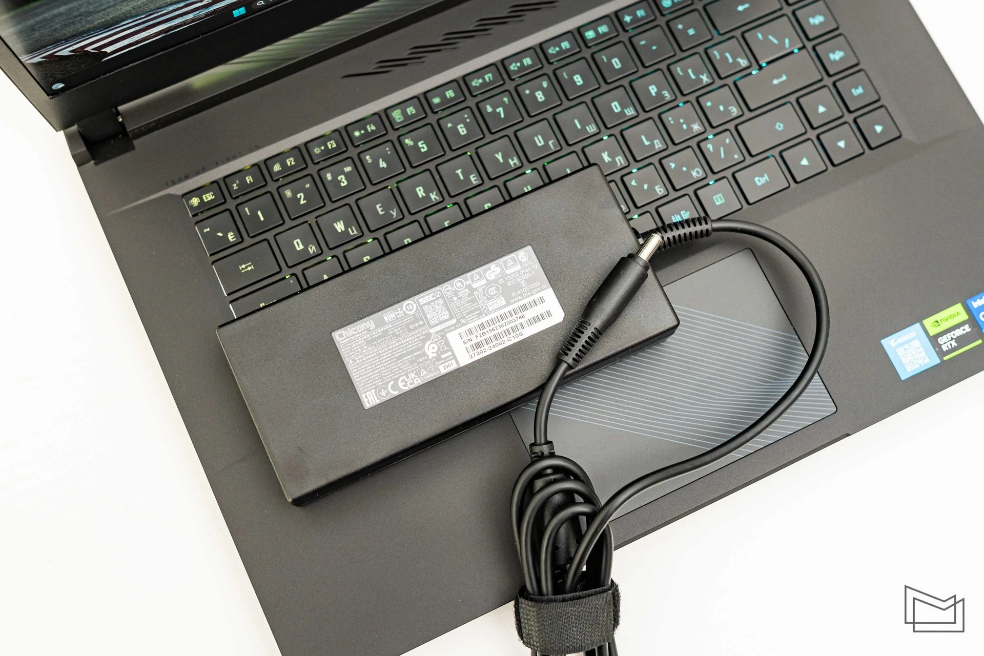 GIGABYTE AORUS 15 (BSF) (46 of 47)