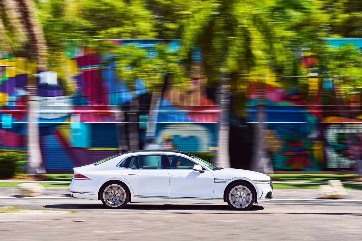 Genesis G90 side