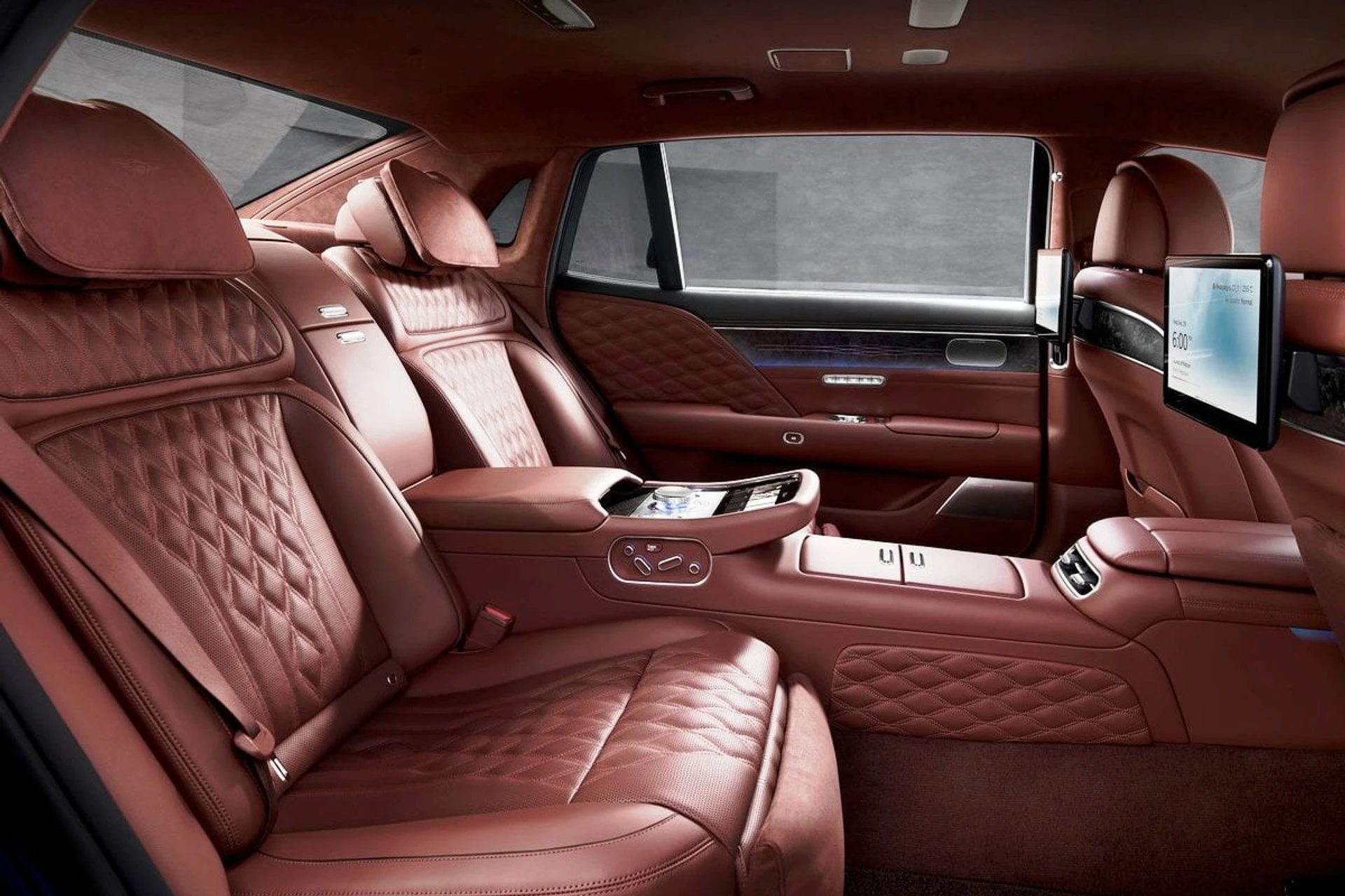Genesis G90 inter 3