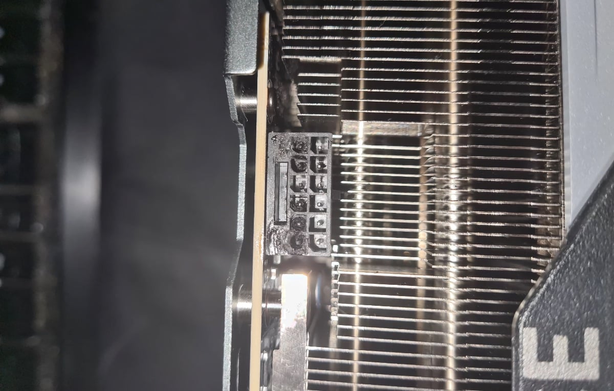 GeForce-RTX-4090-16-Pin-Connector-Burned-Melted-2