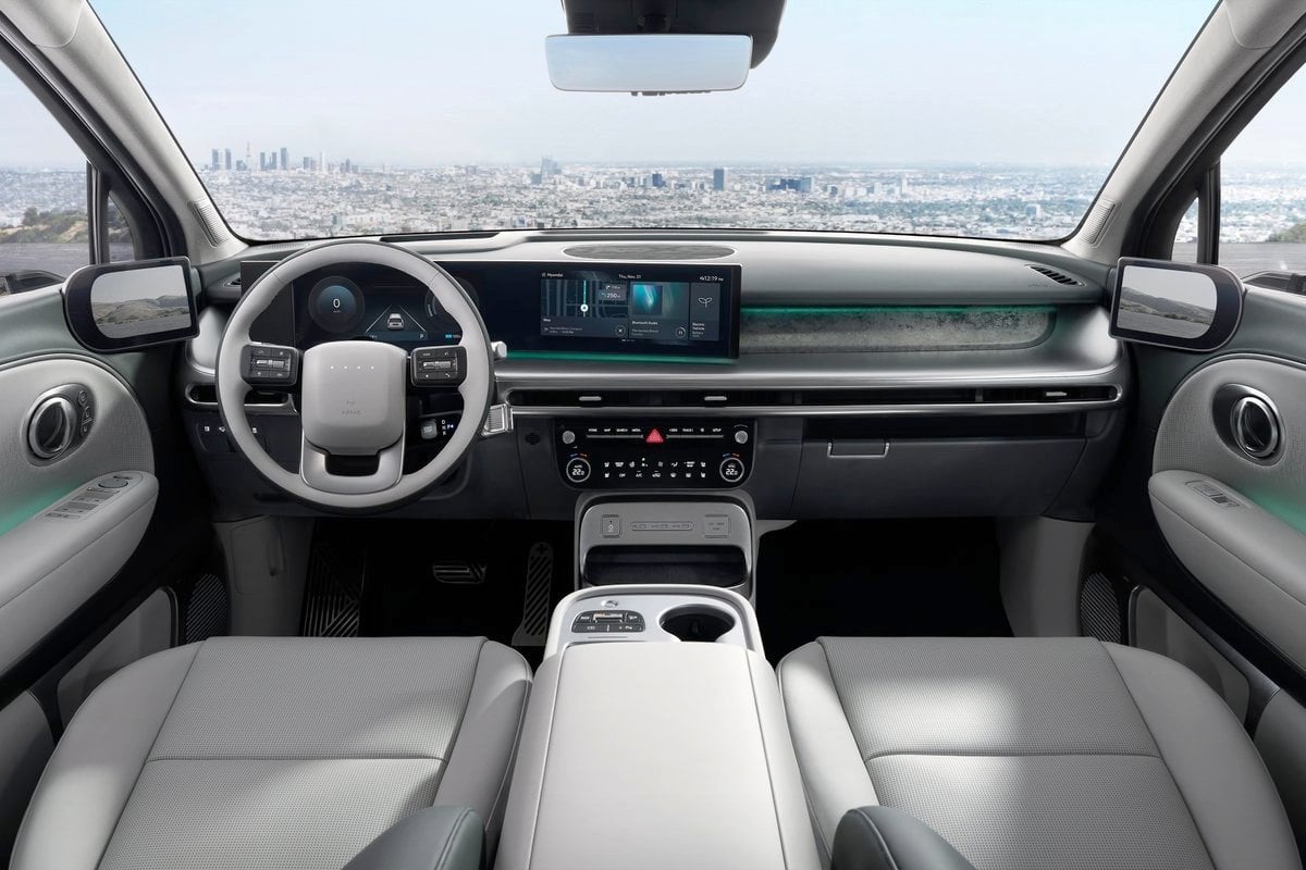 Hyundai Ioniq 9 inside