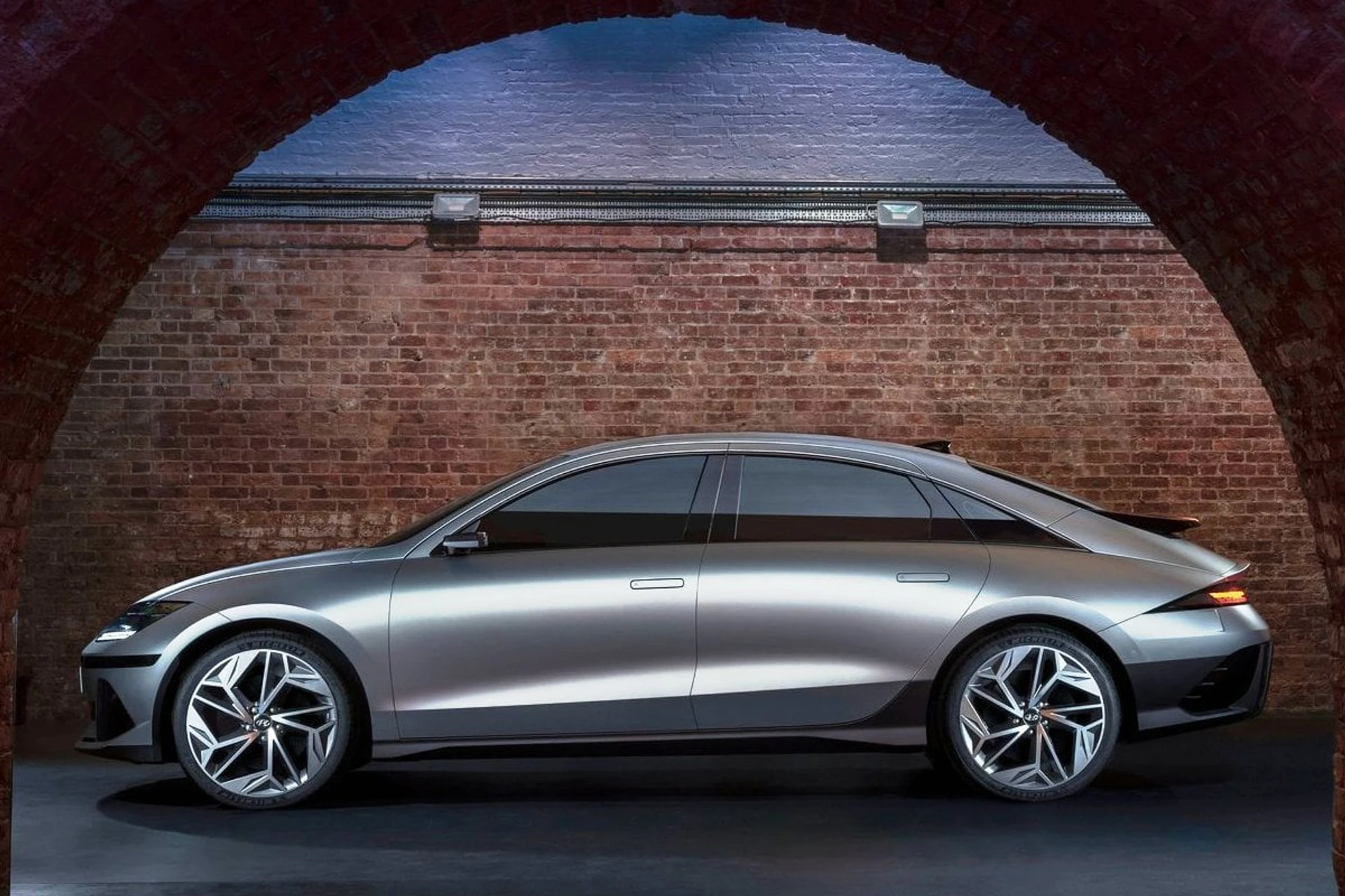 Hyundai Ioniq 6 side
