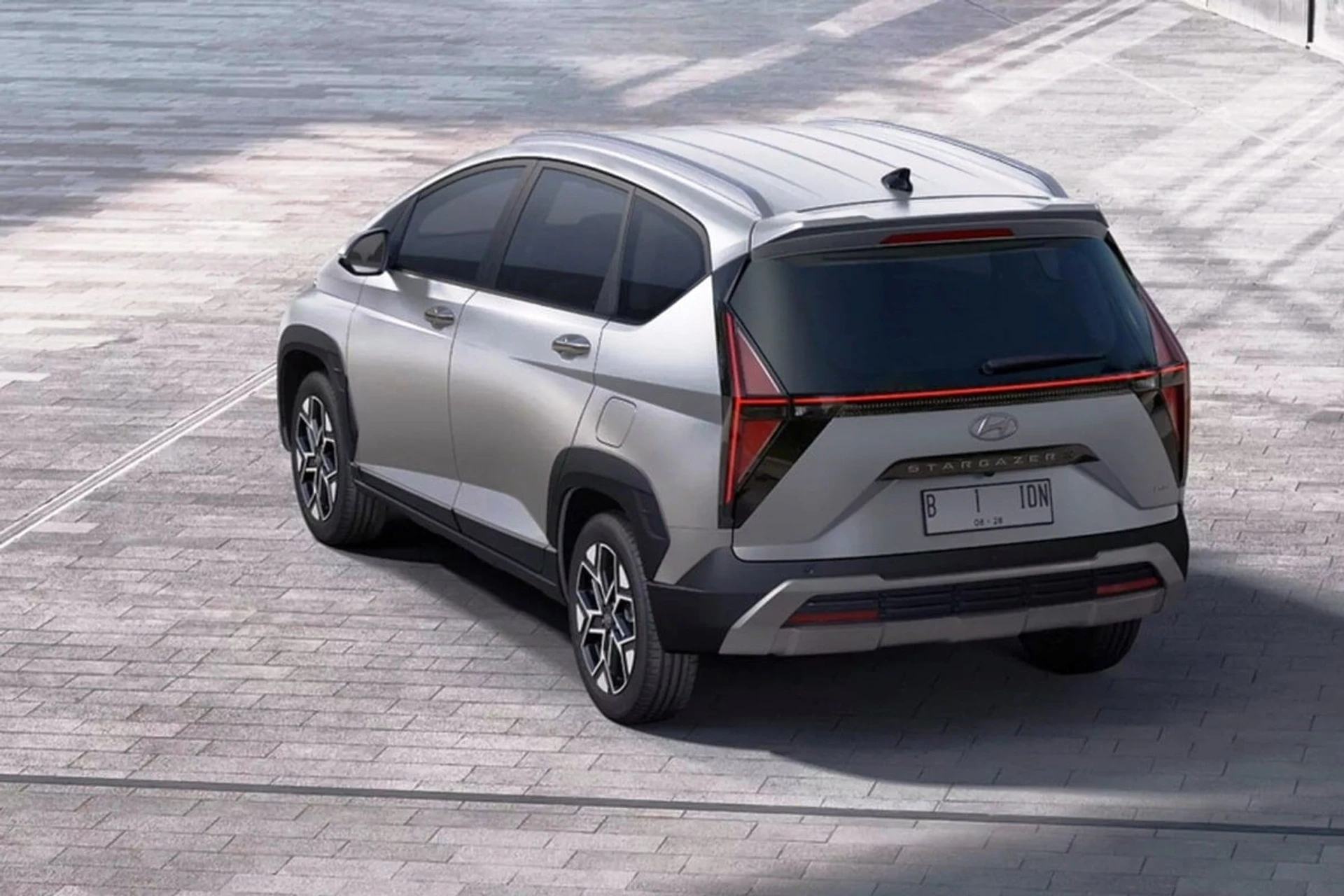 Hyundai Stargazer X back
