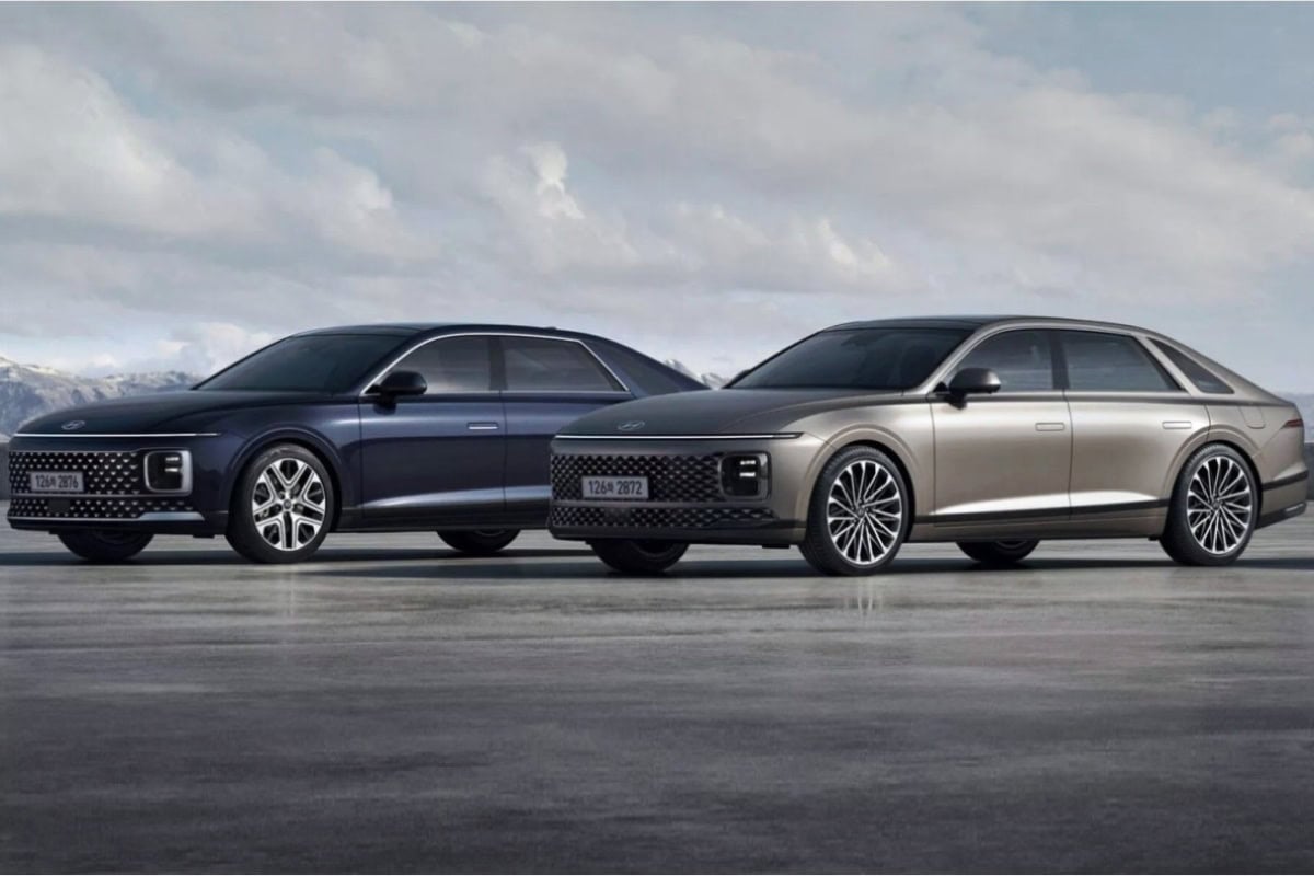 Hyundai Grandeur two cars