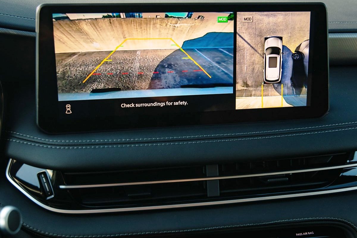 Infiniti QX60 inside display