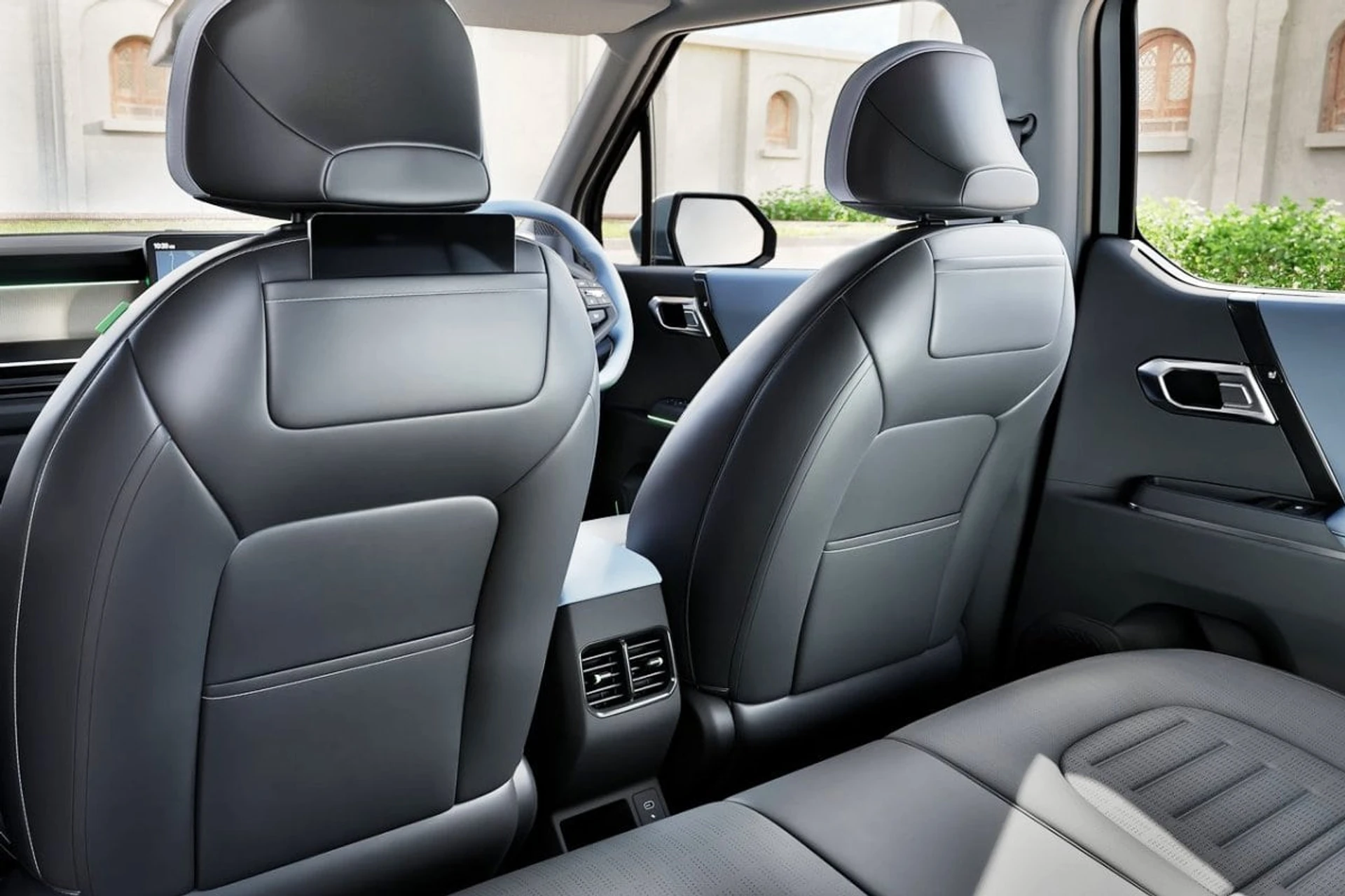 Kia Syros inside seats