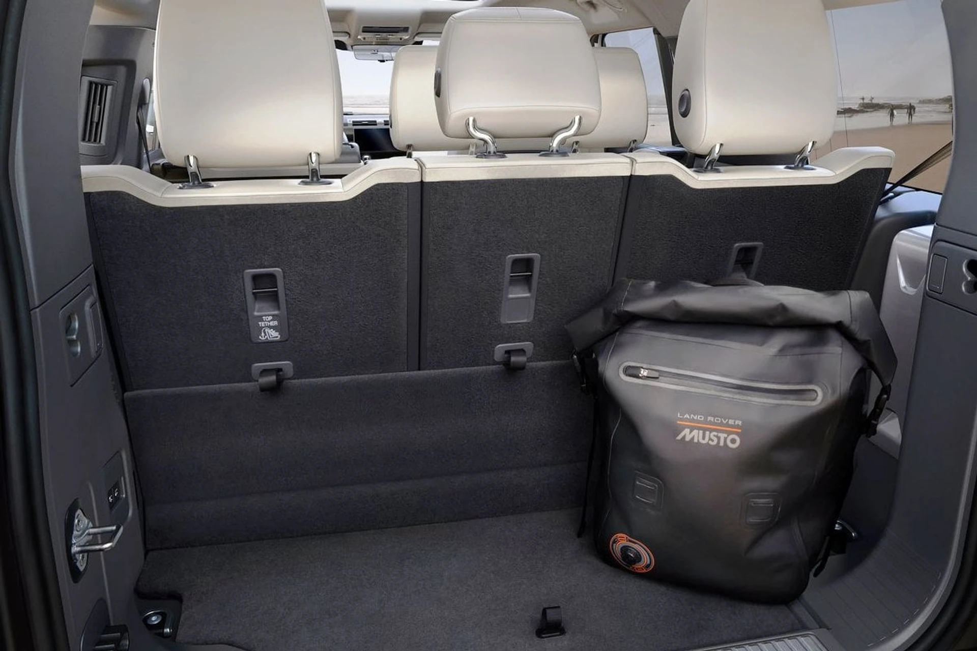 Land Rover Defender 130 9