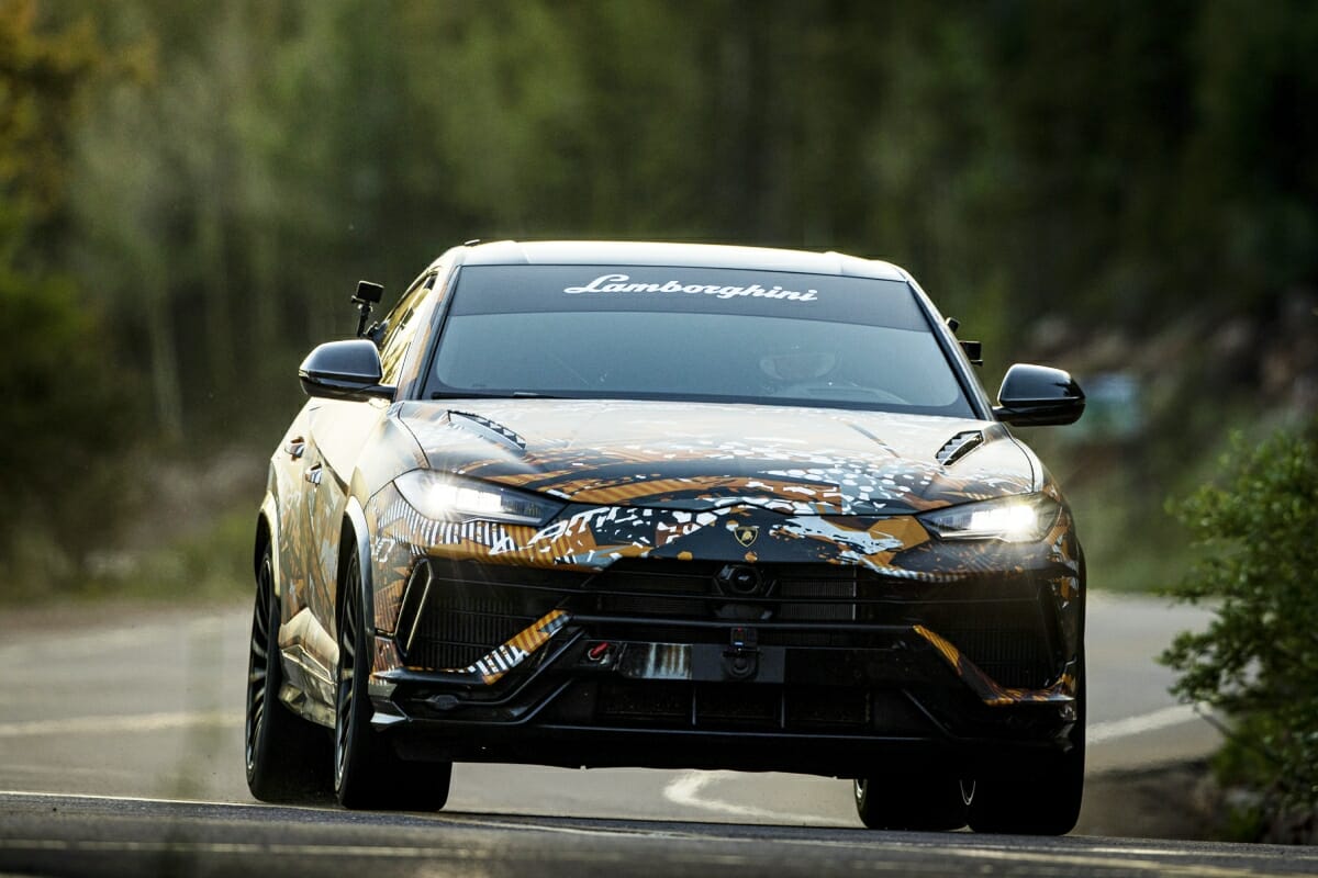 Lamborghini Urus front