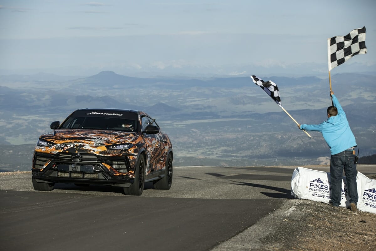 Lamborghini Urus race