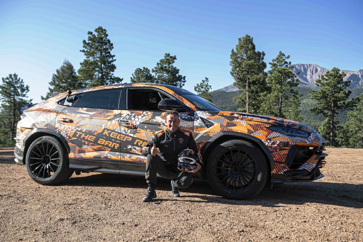 Lamborghini Urus pilot