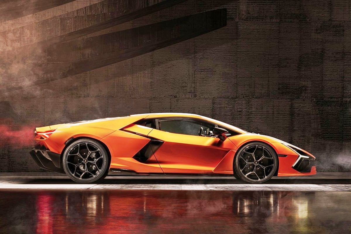 Lamborghini Revuelto 2