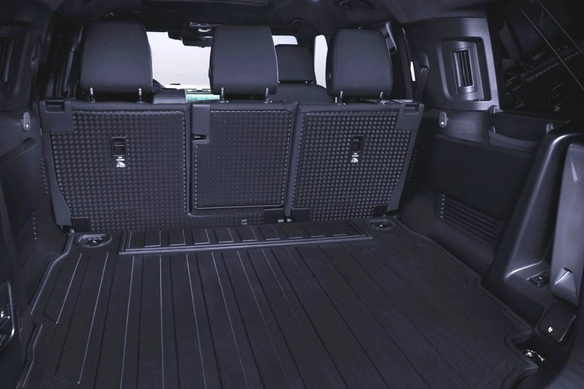 Land Rover Defender 130 Outbound trunk