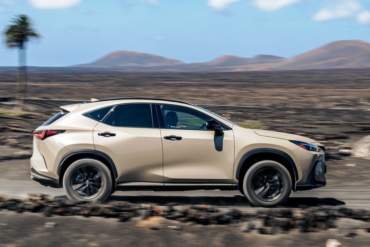 Lexus NX Overtrail side