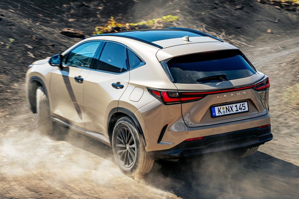 Lexus NX Overtrail rear 2025