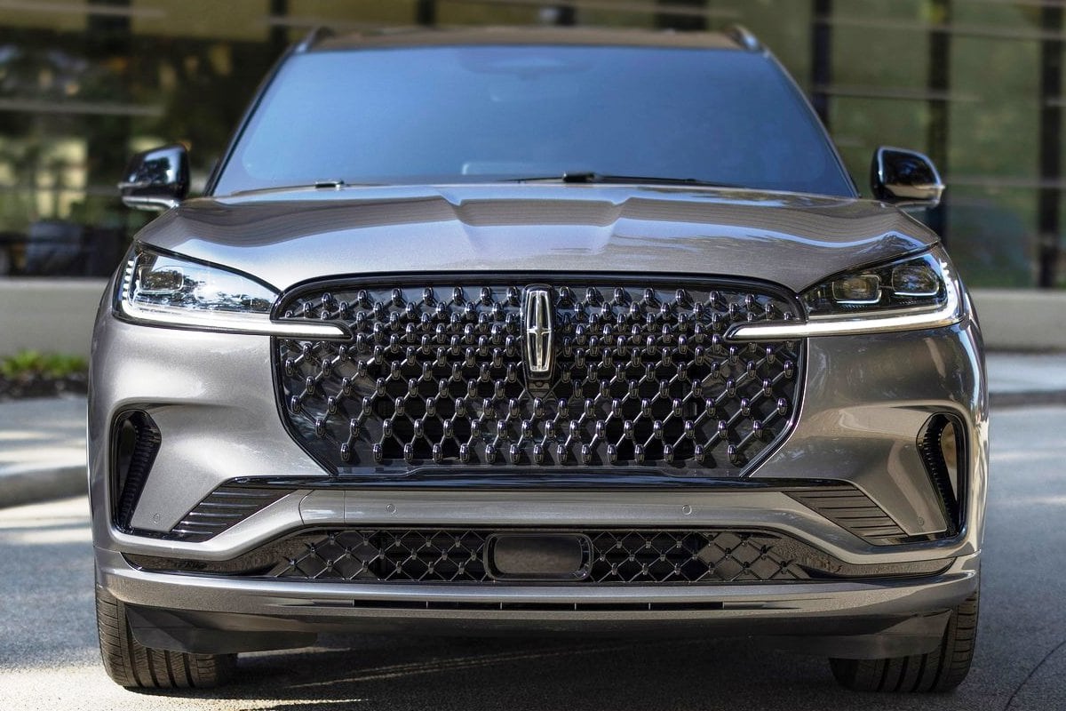 Lincoln Aviator front