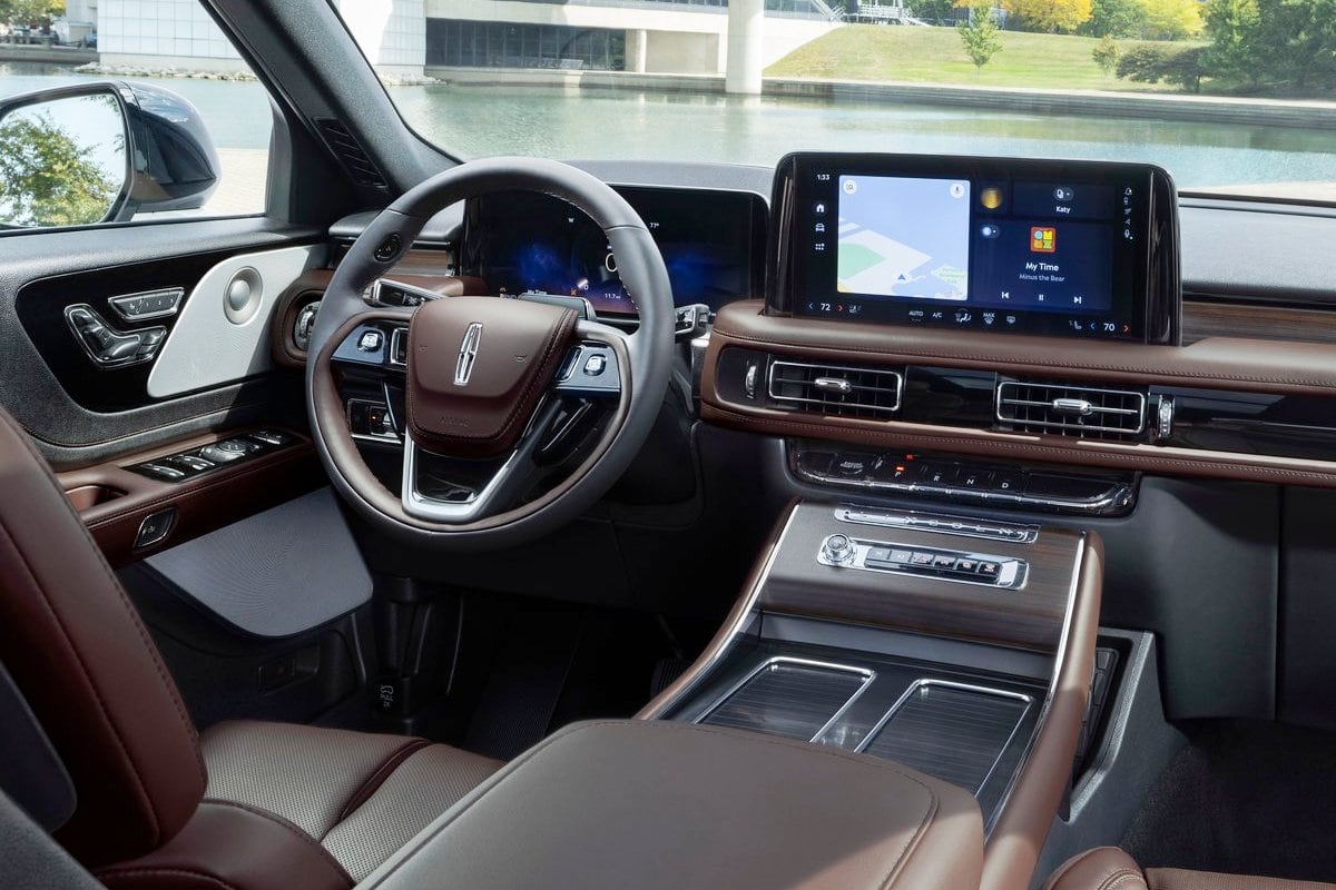 Lincoln Aviator inside