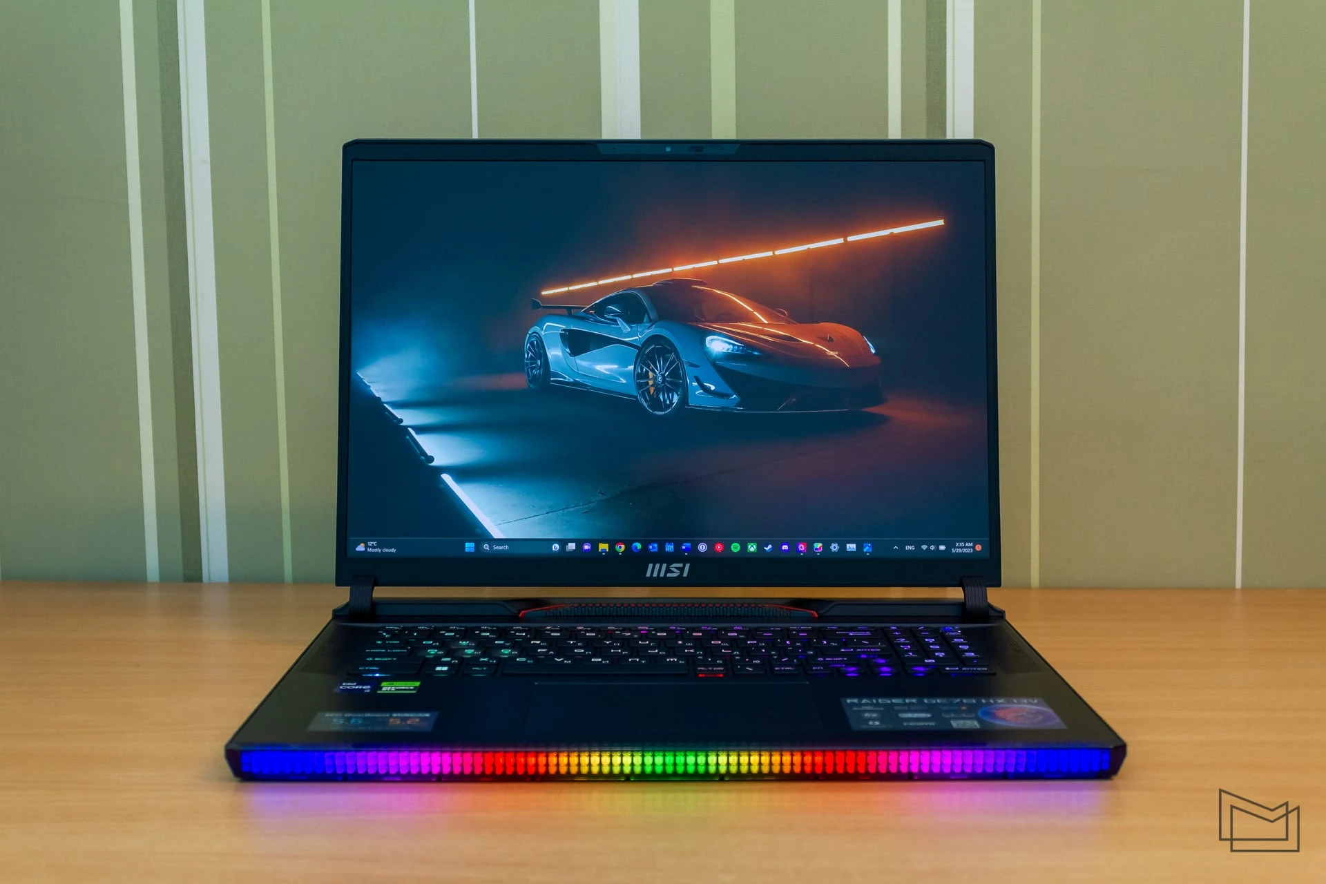 MSI Raider GE78HX 13VI (1 of 38)