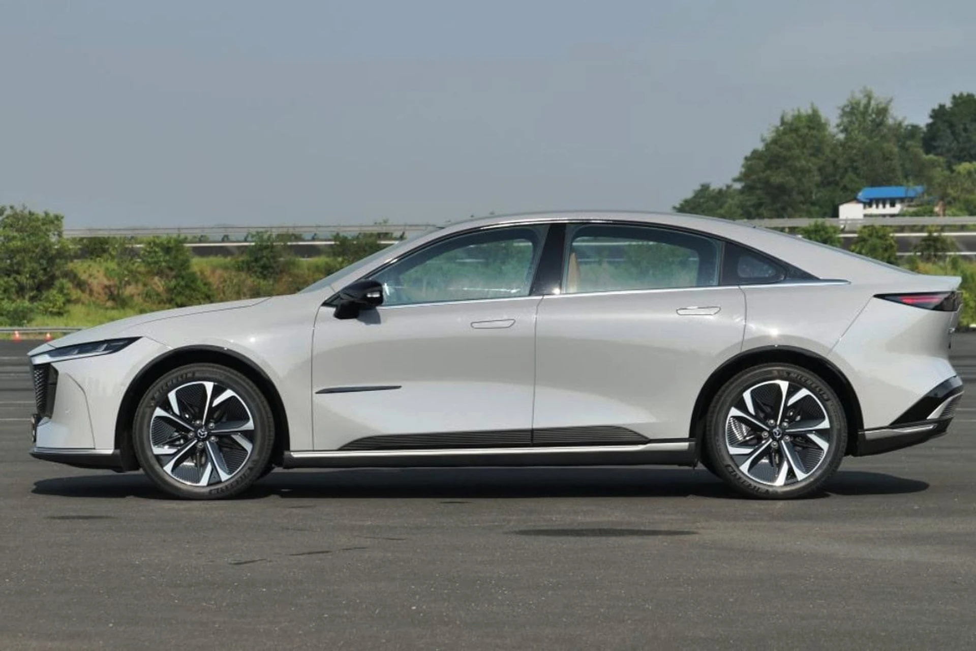 Mazda EZ 6