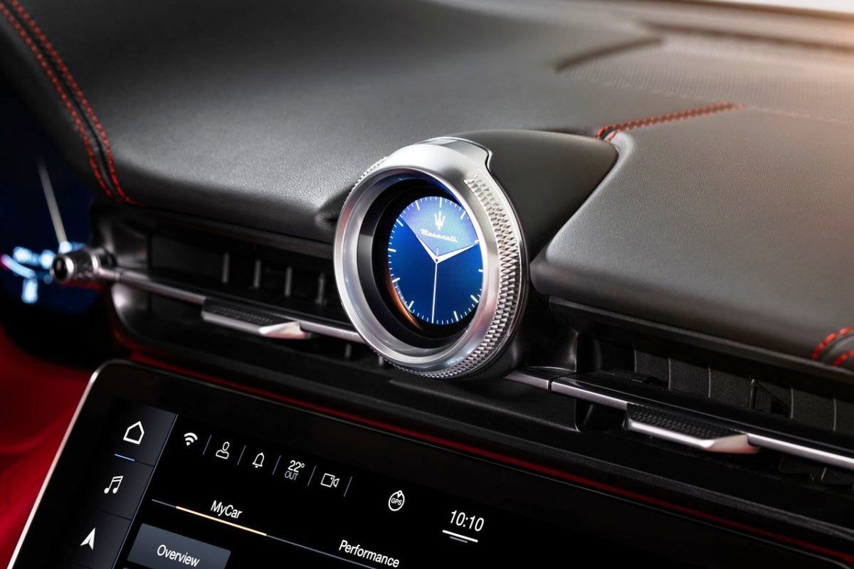 Maserati GranCabrio inside watch