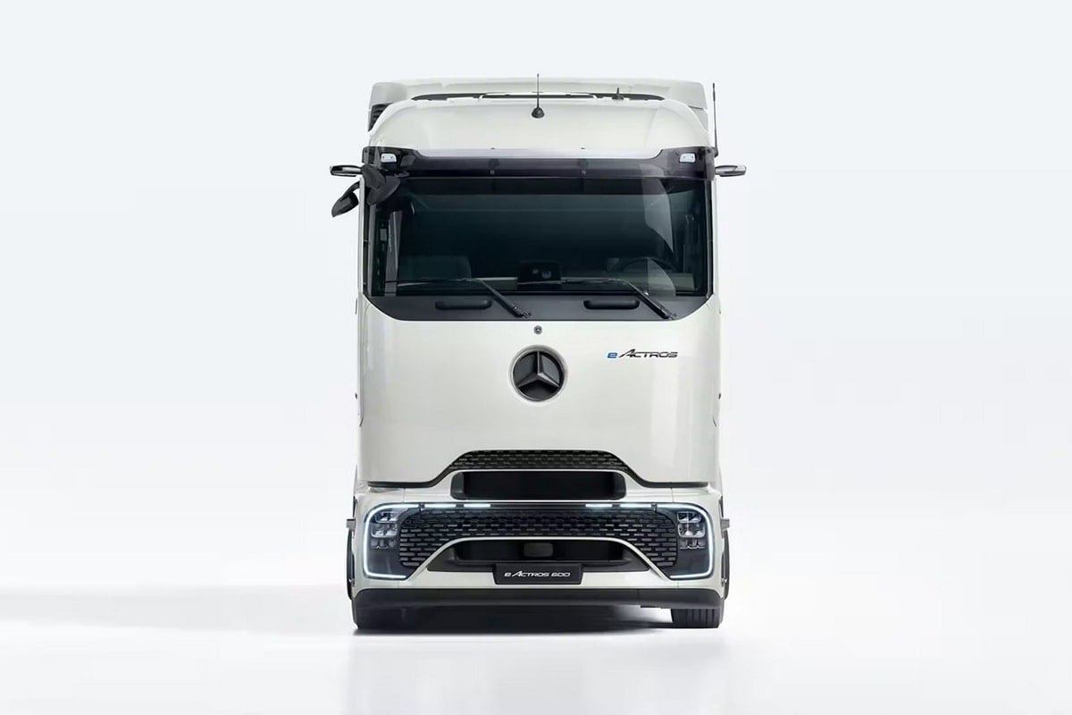 Mercedes-Benz_eActros_600_11