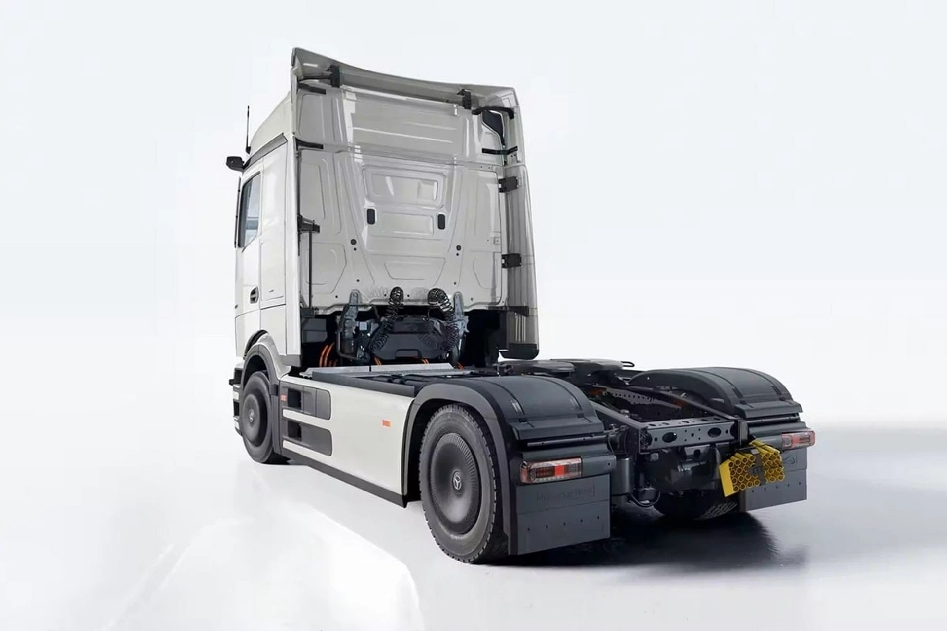 Mercedes-Benz_eActros_600_14