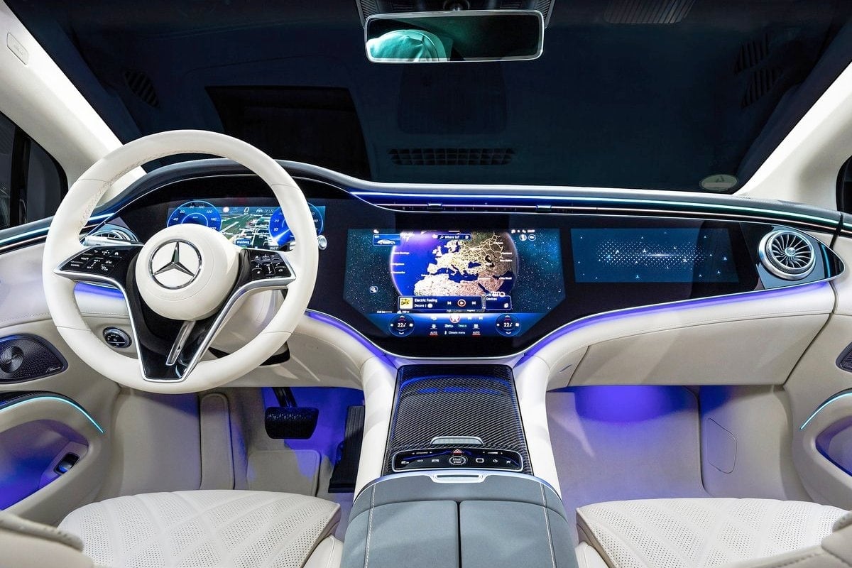 Mercedes EQS inside