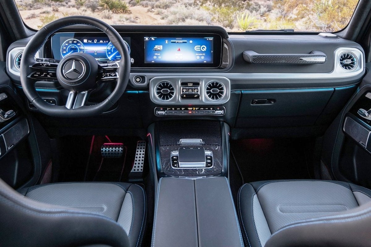 Mercedes-Benz G580 EQ Technology inside