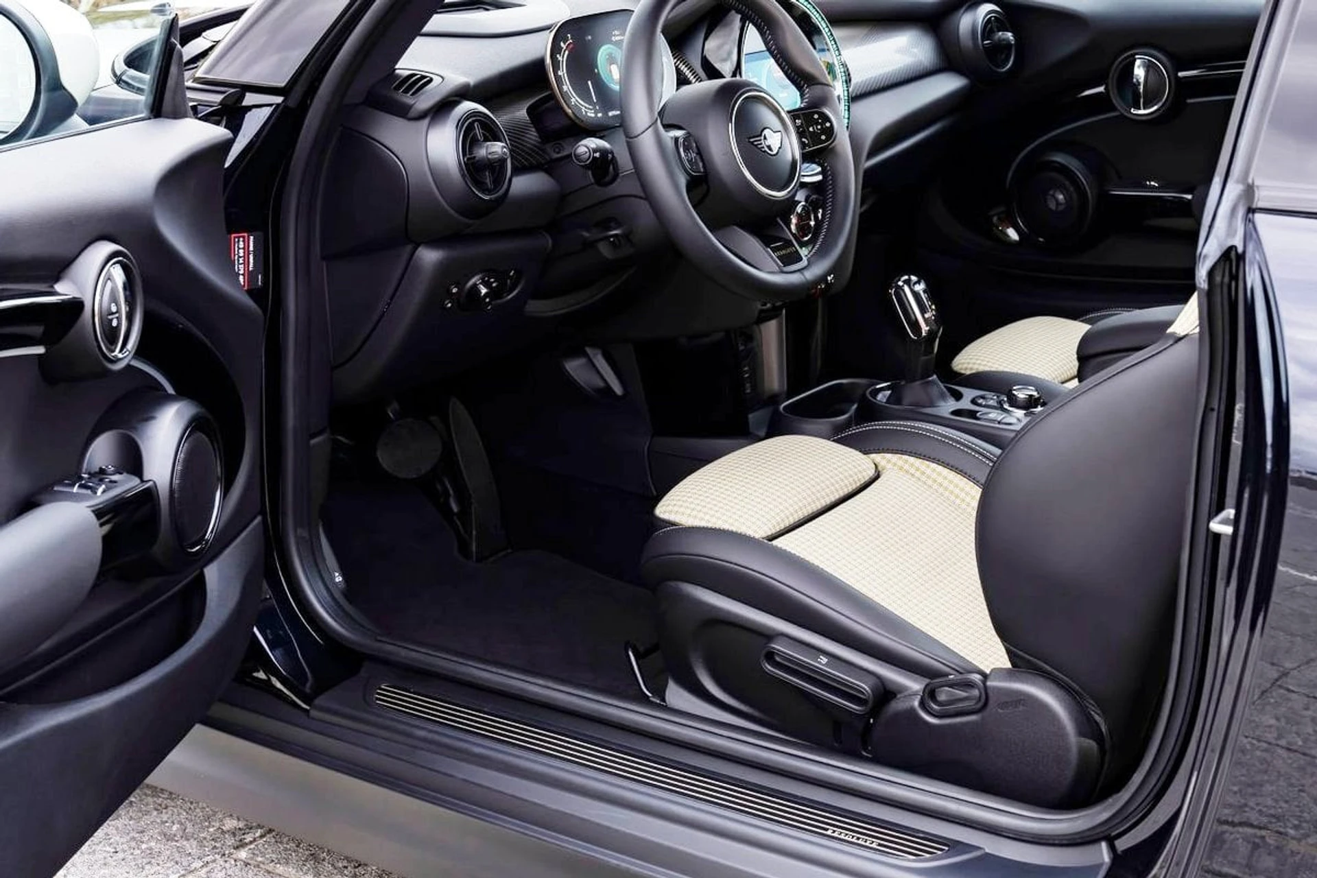 Mini Cooper S Resolute Edition seats