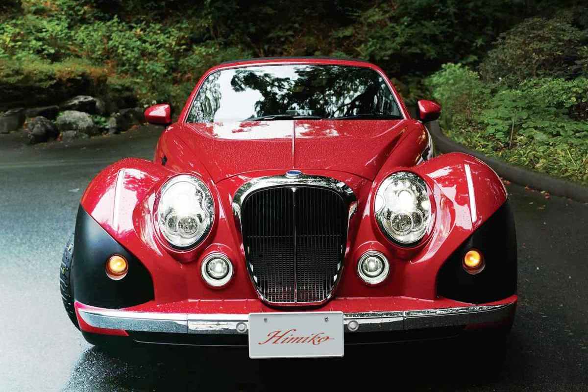 Mitsuoka Himiko front