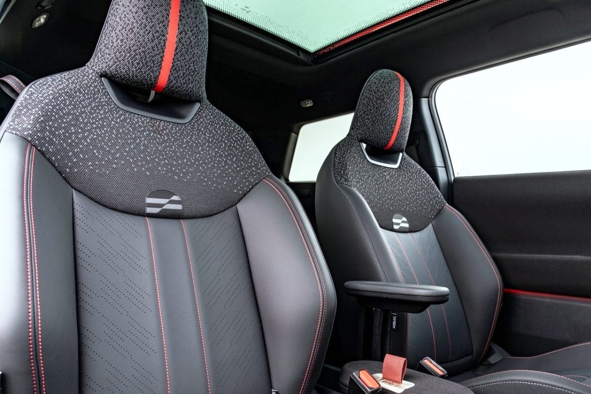 Mini Cooper SE JCW seats