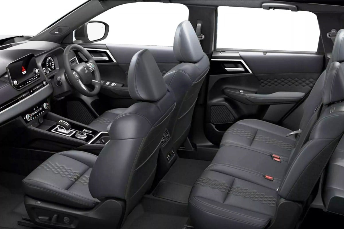 Mitsubishi Outlander GSR seats