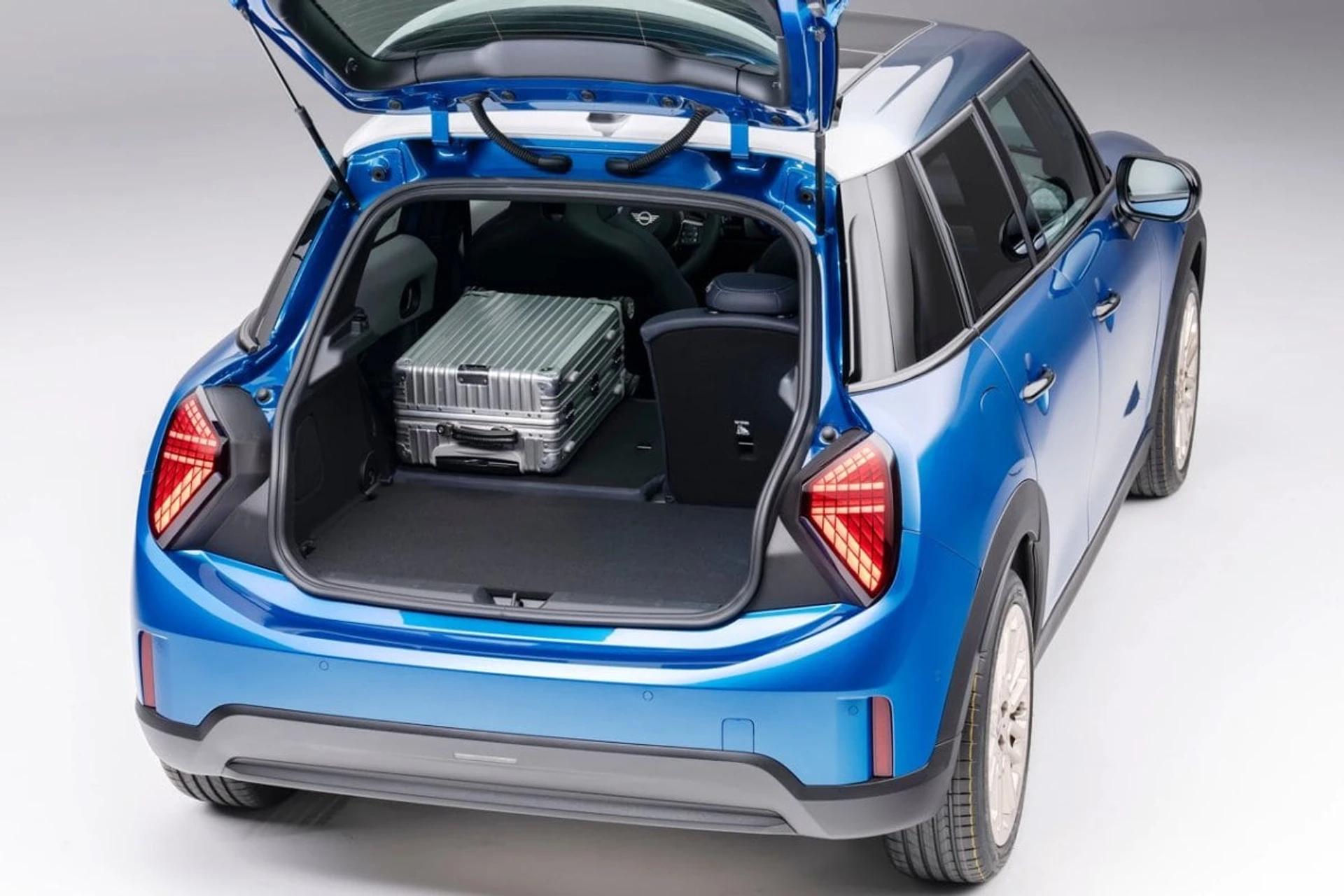 Mini Cooper S_5d inside boot