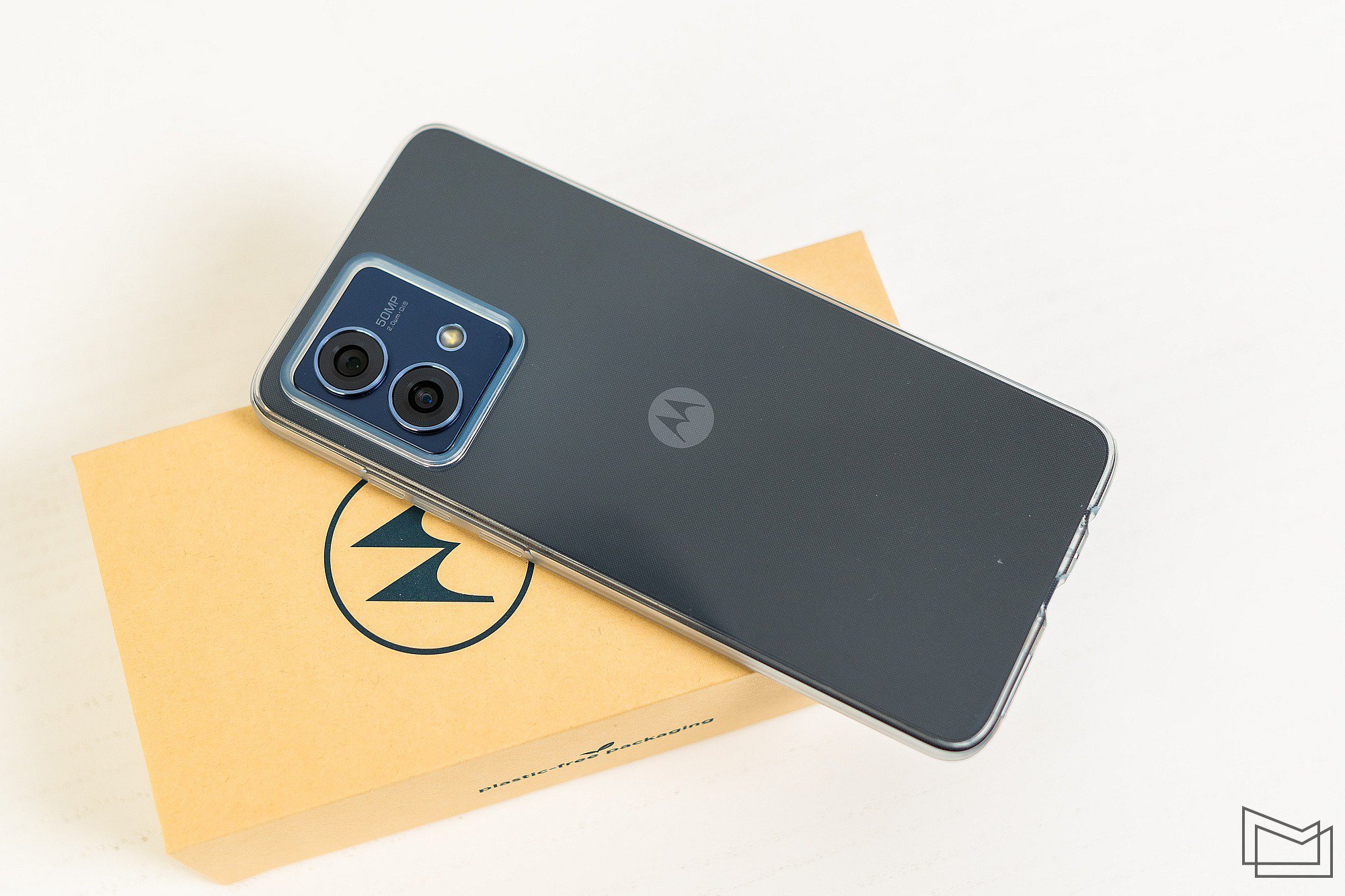 Moto G84 02