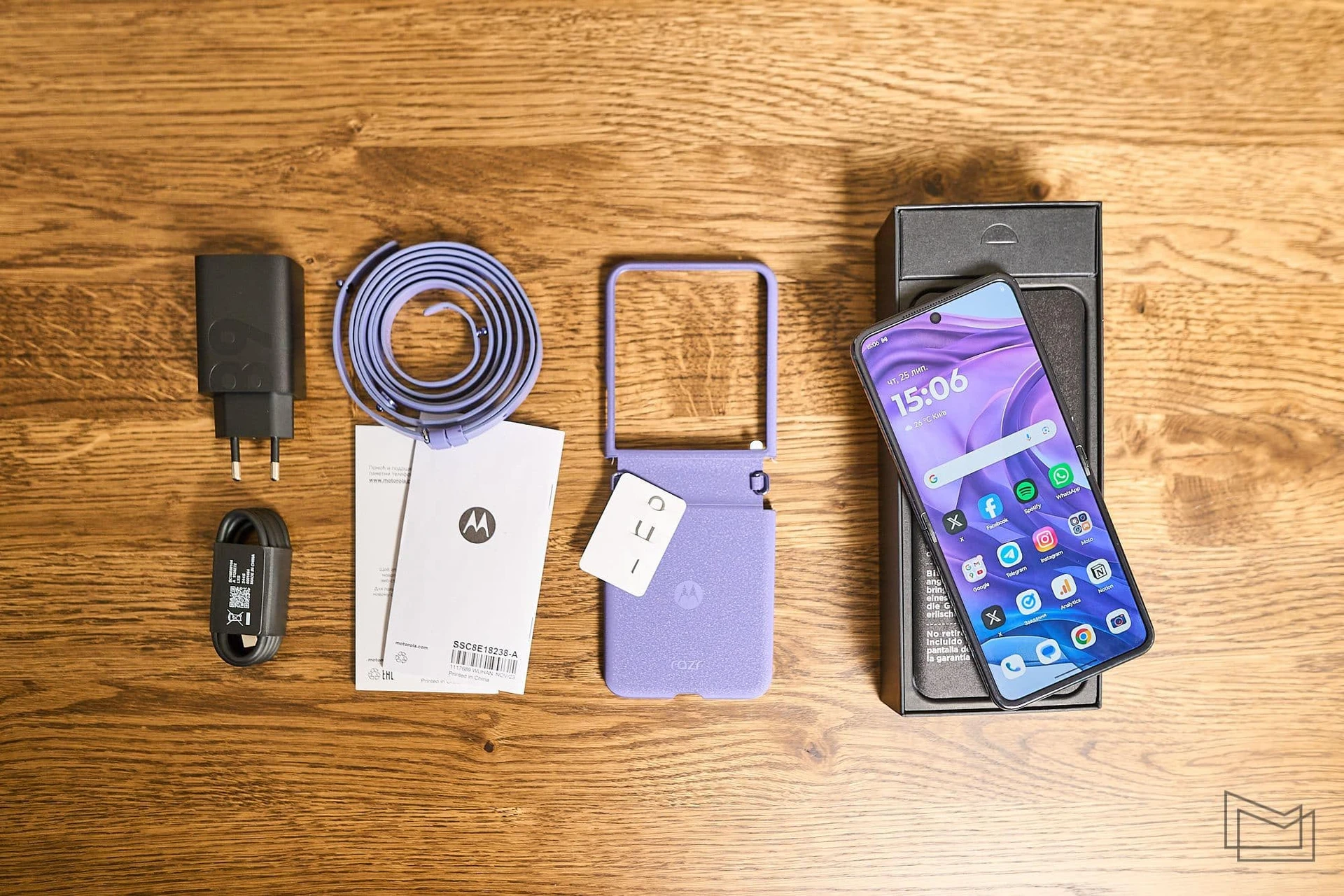 Motorola_Razr_50_Ultra_Mezha_1