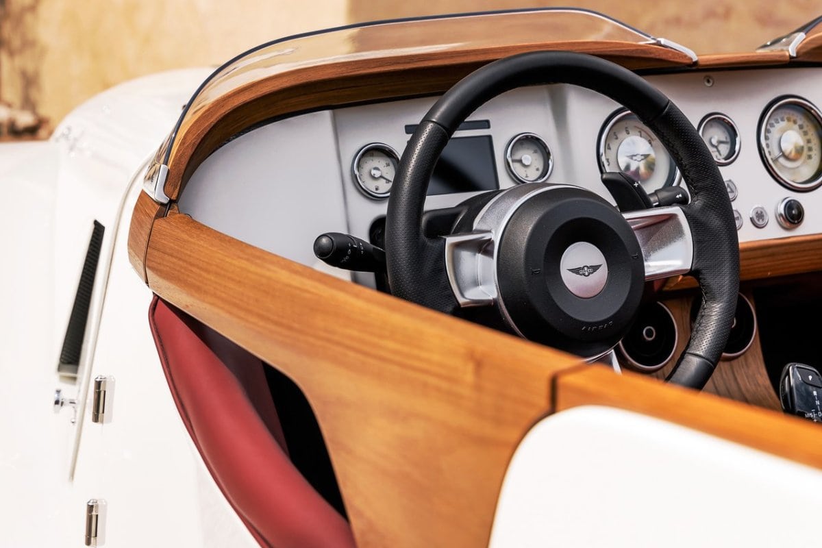 Morgan Midsummer steering wheel