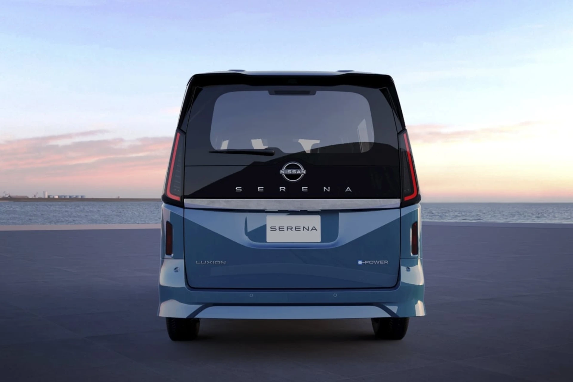Nissan Serena 4
