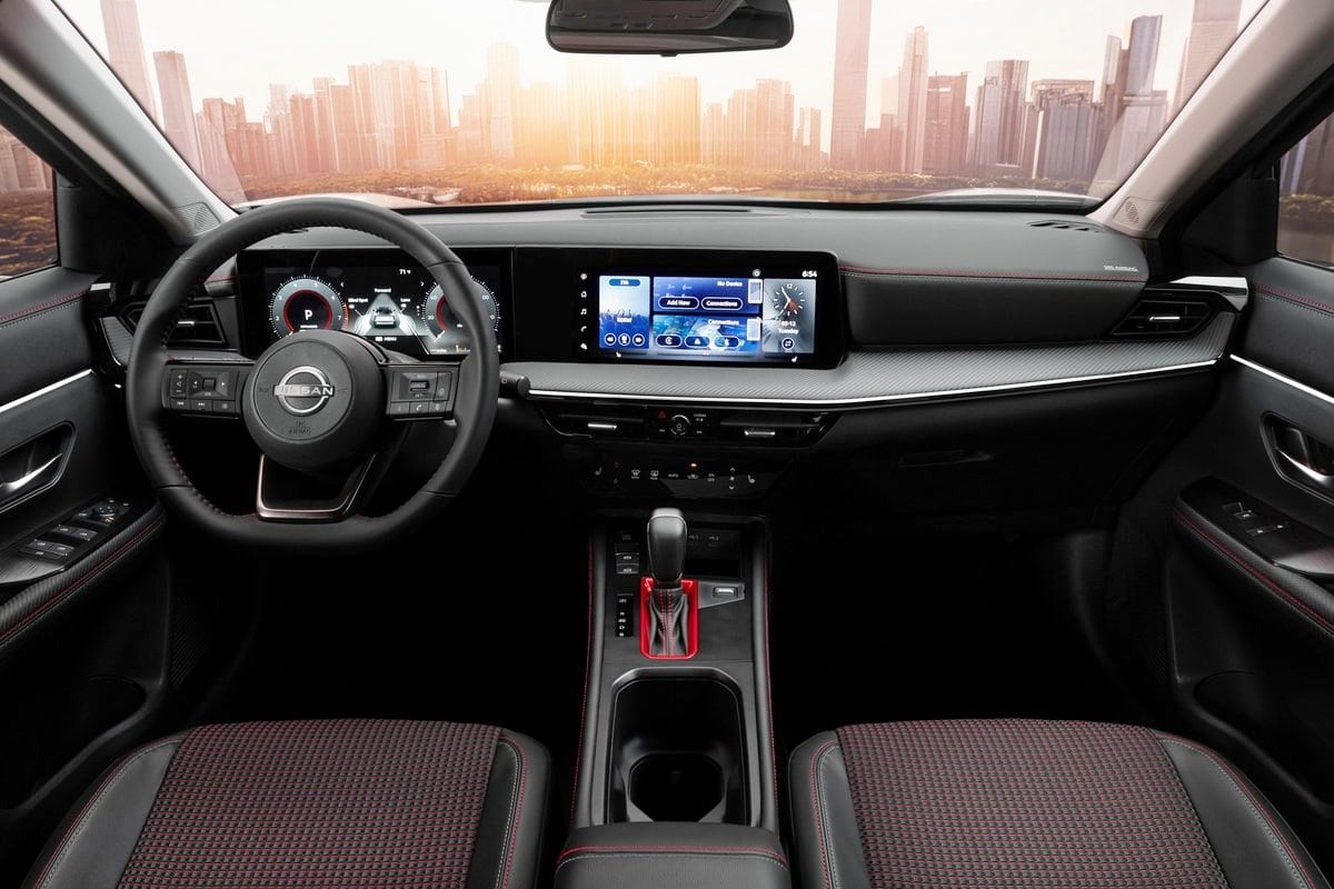 Nissan Kicks inside 2025