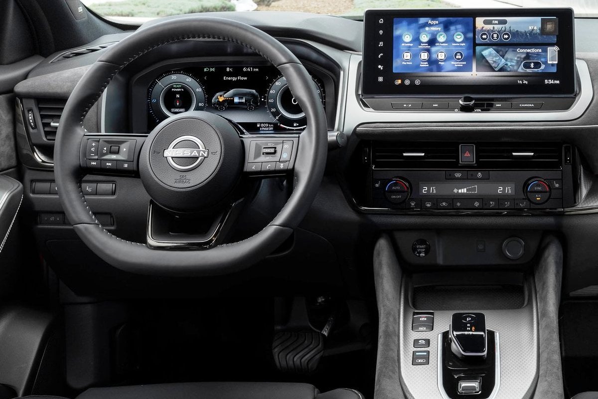 Nissan Qashqai inside 2025